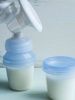 Сколько хранится грудное молоко в холодильнике, в чем и как его сберегать?