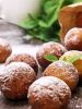 Творожные пончики, жареные в масле в виде шариков или колец