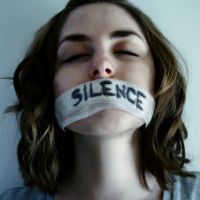 как научиться молчать психология