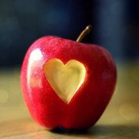 заговор любовный на яблоко