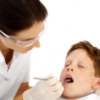 как детям удаляют молочные зубы