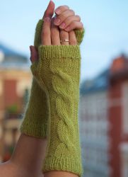 Knitted fingerless gloves 