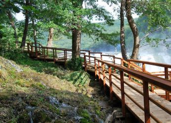 Деревянные дорожки в национальном парке Уна