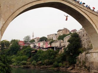 Прыжки в воду с моста Мостар