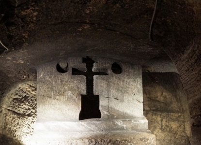 Алтарь в подземной церкви