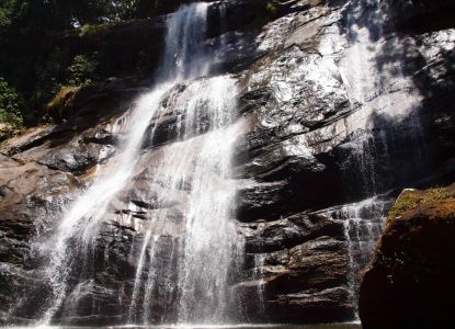 Водопад Сандже в парке Удзунгва-Маунтинс