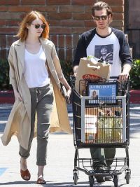 Эмма и Эндрю во время шопинга в Малибу