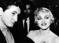 Мадонна и ее бывший муж Шон Пенн на 27 дне рождения певицы 1985 год