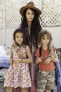 Лиза Боне с детьми Момоа