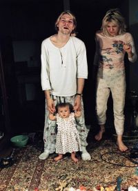 Курт Кобейн с женой и дочерью