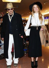 Джонни Депп и Эмбер Херд в аэропорту Нарита, Токио