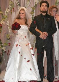 Кармен Электра в свадебном платье с Дейвом Наварро