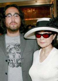 Йоко Оно с сыном Джона Леннона сегодня