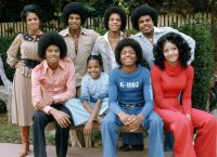 Майкл Джексон с братьями и сестрами