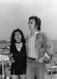 Джон Леннон и Йоко Оно много путешествовали по миру