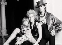 Дэвид Боуи с первой женой Анжелой Барнетт и их общим сыном Дунканом Джонсом