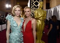Кейт Бланшетт и Шарлиз Терон на церемонии вручения Оскар 2016