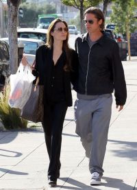 Анджелина Джоли и Брэд Питт на шопинге