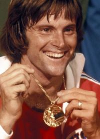 Брюс Дженнер завоевал золотую медаль на Олимпийских играх