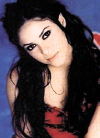 Шакира в начале делала карьеру в Колумбии, тогда у нее были черные волосы