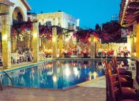 Отель Roman Hotel бассейн и ресторан