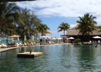 Outrigger Mauritius Resort and Spa бассейн