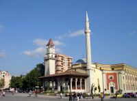 Площадь Скандерберг, часовня и мечеть