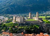Замки Беллинцоны в Швейцарии