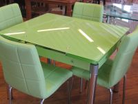 Стеклянные обеденные столы	4