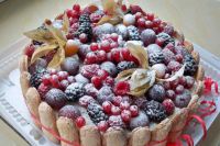 как украсить торт замороженными фруктами 6