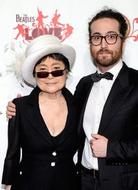 Йоко Оно и её сын Шон Леннон