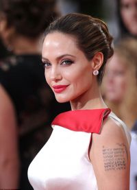 Анджелина Джоли  мечтает снять фильм о жизни и любви Селин Дион и Рене Анжелила