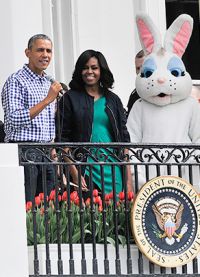 Барак и Мишель Обама поздравляют всех гостей с Пасхой
