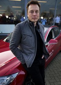 Эмбер проводить время с основателем компании Tesla Элоном Маском