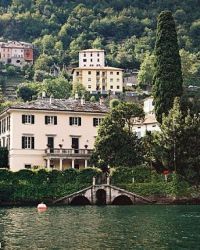 Амаль и Джордж живут на озере Комо в резиденции актера в Италии