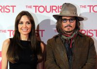 Анджелина Джоли сблизилась с Джонни Деппом