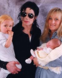 Дебби родила Майклу двоих детей