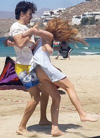 Инцидент произошел на пляже в Греции во время недавнего отпуска пары