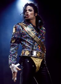 Майкл Джексон – 825 млн долларов