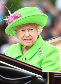 Королева Елизавета II на военном параде