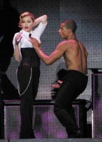 Мадонна и Брахим на сцене