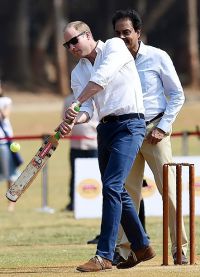 Принц Уильям во время игры в крикет