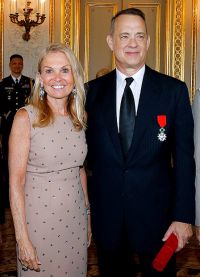 Том Хэнкс с послом США во Франции Джейн Д. Хартли