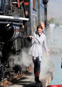 Кейт и Уильяма очаровал старинный поезд