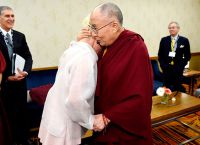 Леди Гага и Далай-лама общались около 20 минут