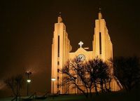 Церковь Акюрейри в вечернее время