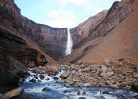 Водопад Хенгифосс представляет собой незабываемое зрелище