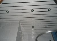 Алюминиевый реечный потолок для ванной 1
