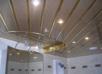Алюминиевый реечный потолок для ванной 3