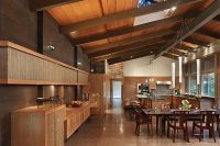 Дизайн кухни в деревянном доме 2